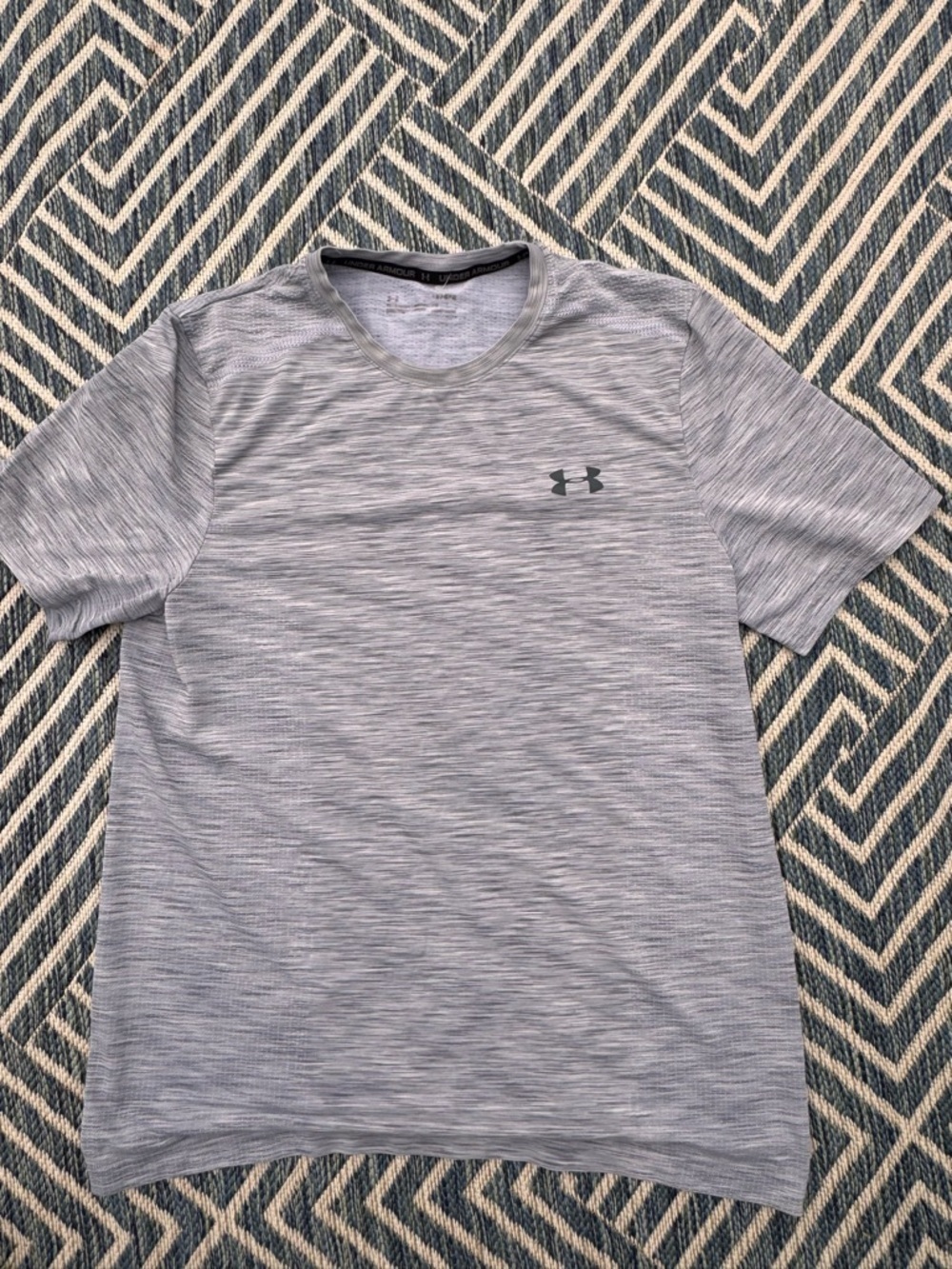 Under Armour Men’s Heather Light Gray Short Sleeve Performance Tee